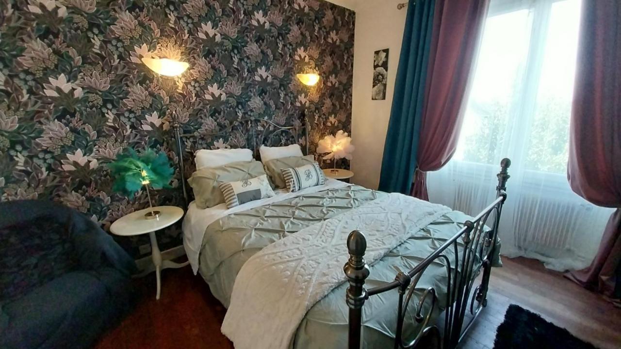 Отель Le 7 Pompadour Arnac-Pompadour Экстерьер фото
